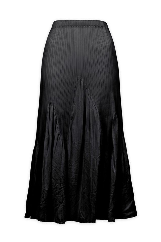 Miuna Wave Plisse Skirt by Wild Cosmos in Black