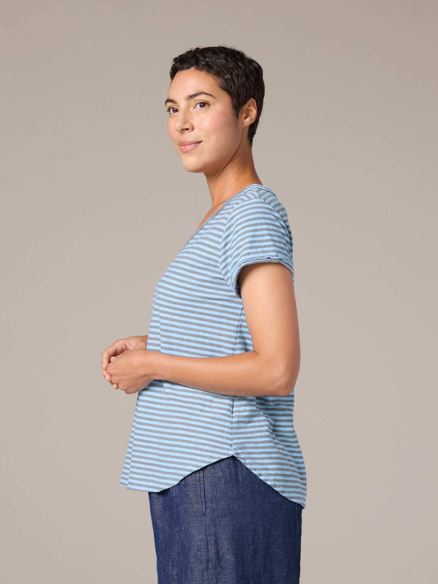 Short Sleeve Raw Edge V Neck Stripe by Cut Loose in Bell Flower