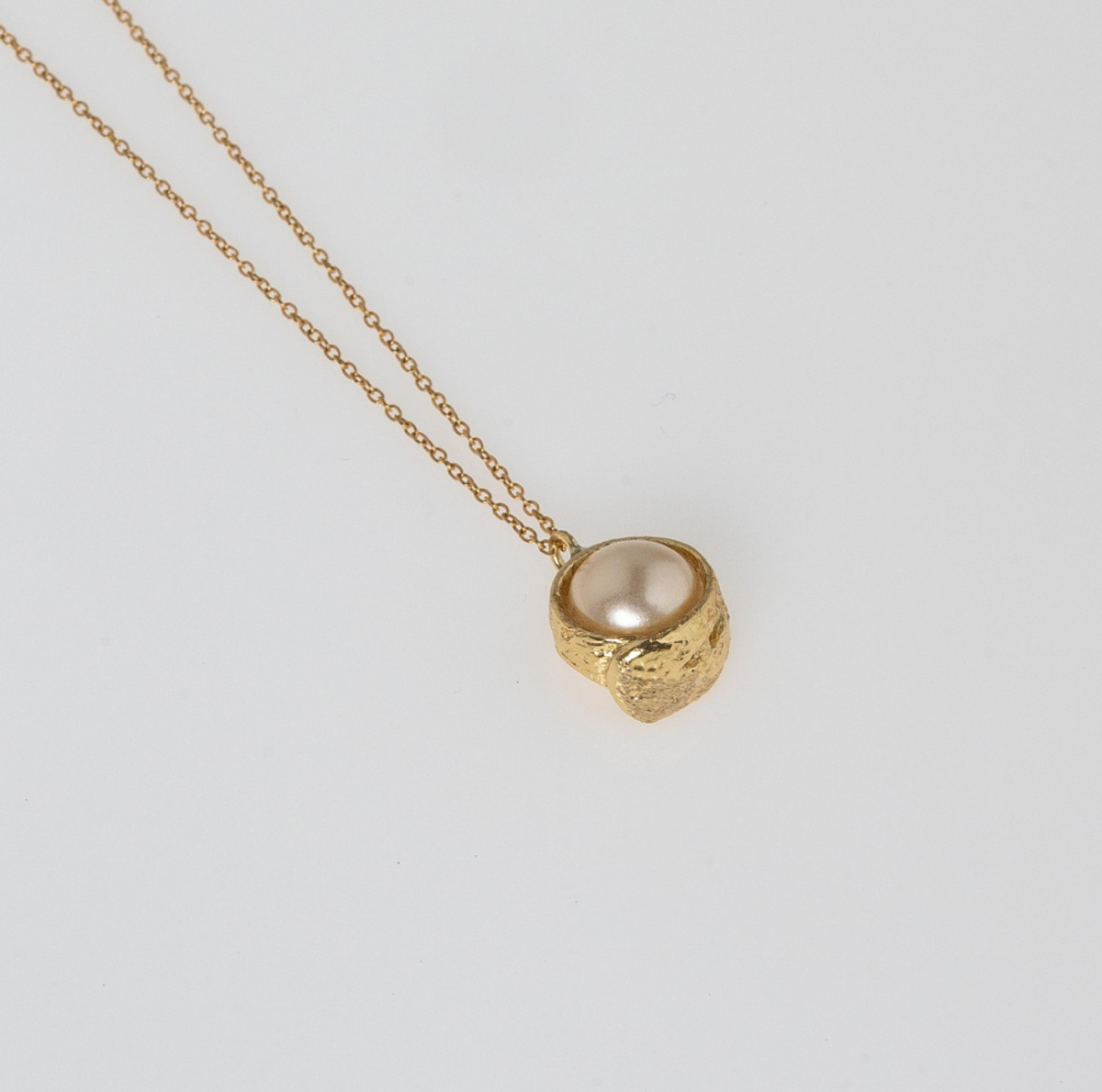 Billy Necklace by Kalliope Jewelry in Creamrose Light Pearl