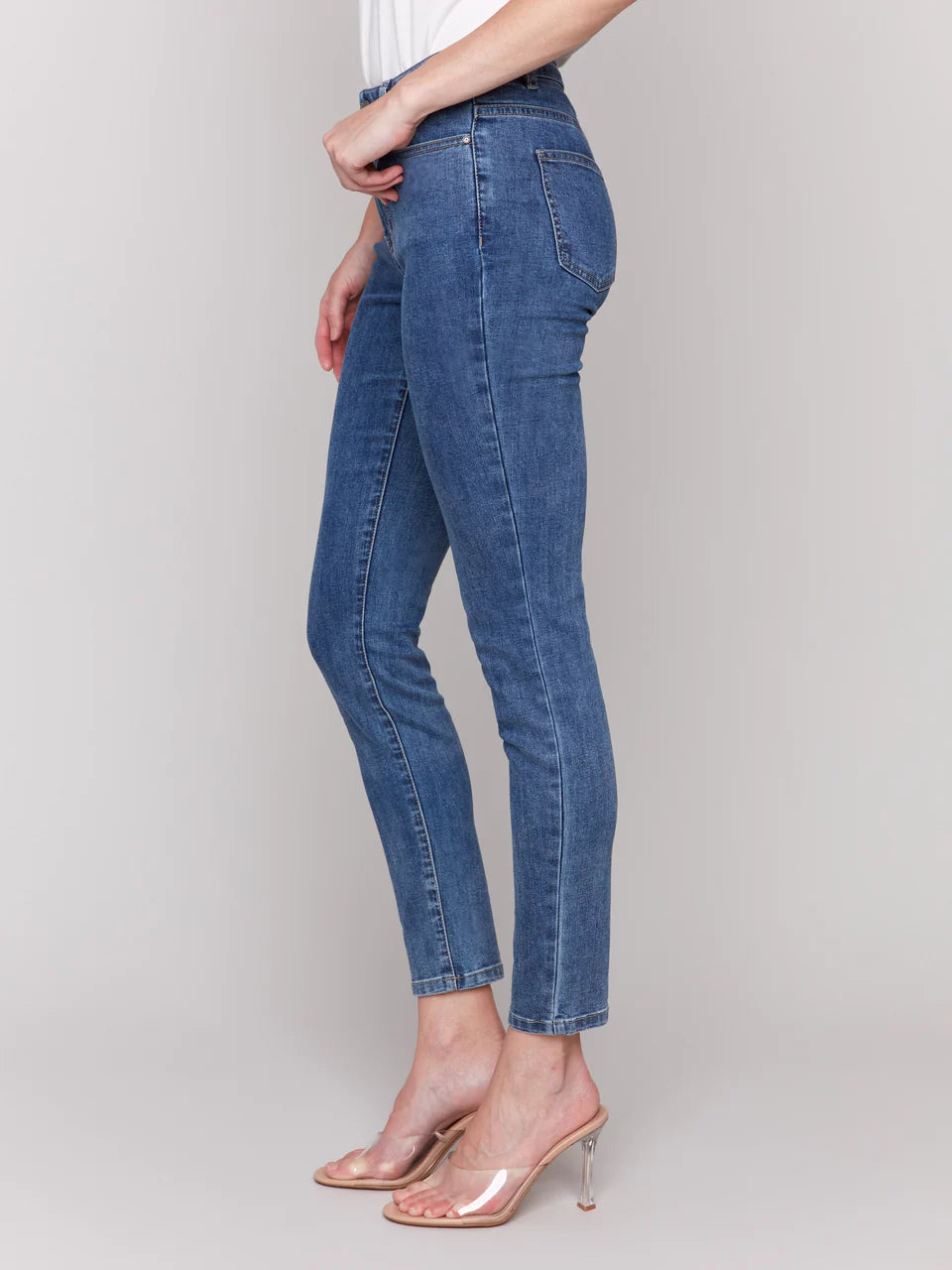 Carine Skinny Jeans by Charlie B in Bleu Moyen