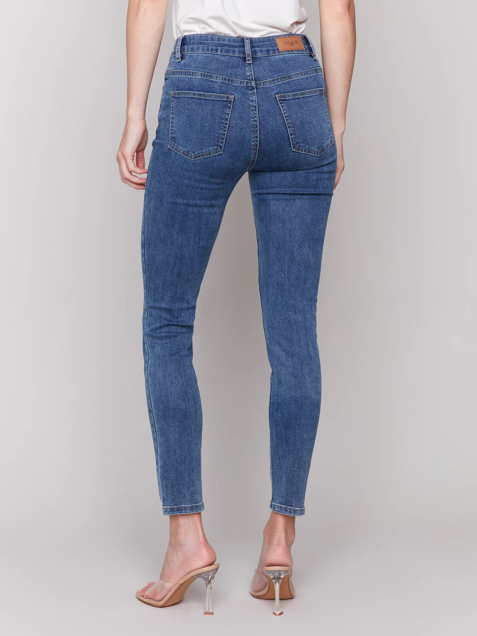 Carine Skinny Jeans by Charlie B in Bleu Moyen