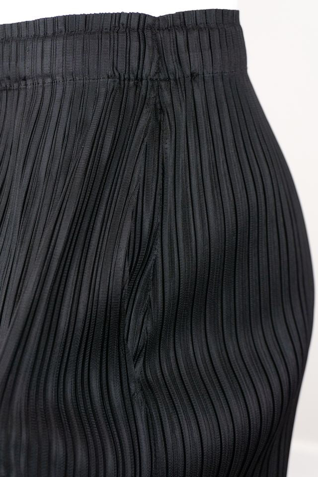 Miuna Wave Plisse Skirt by Wild Cosmos in Black