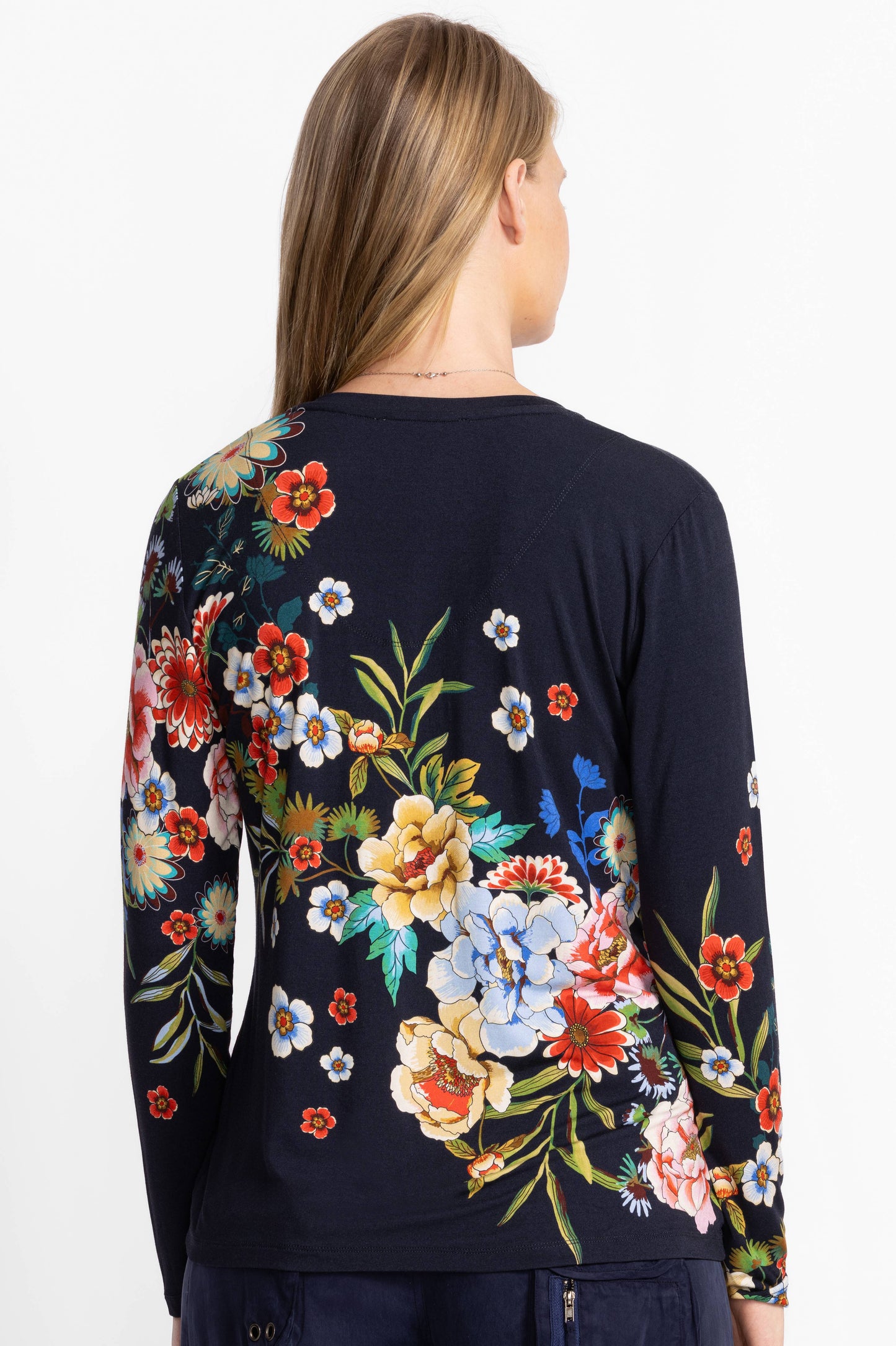 The Janie Favorite Long Sleeve V-Neck Tee by Johnny Was in Advestia