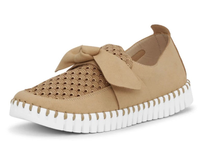 Tulip Bow Loafer Shoe by Ilse Jacobsen in Latte