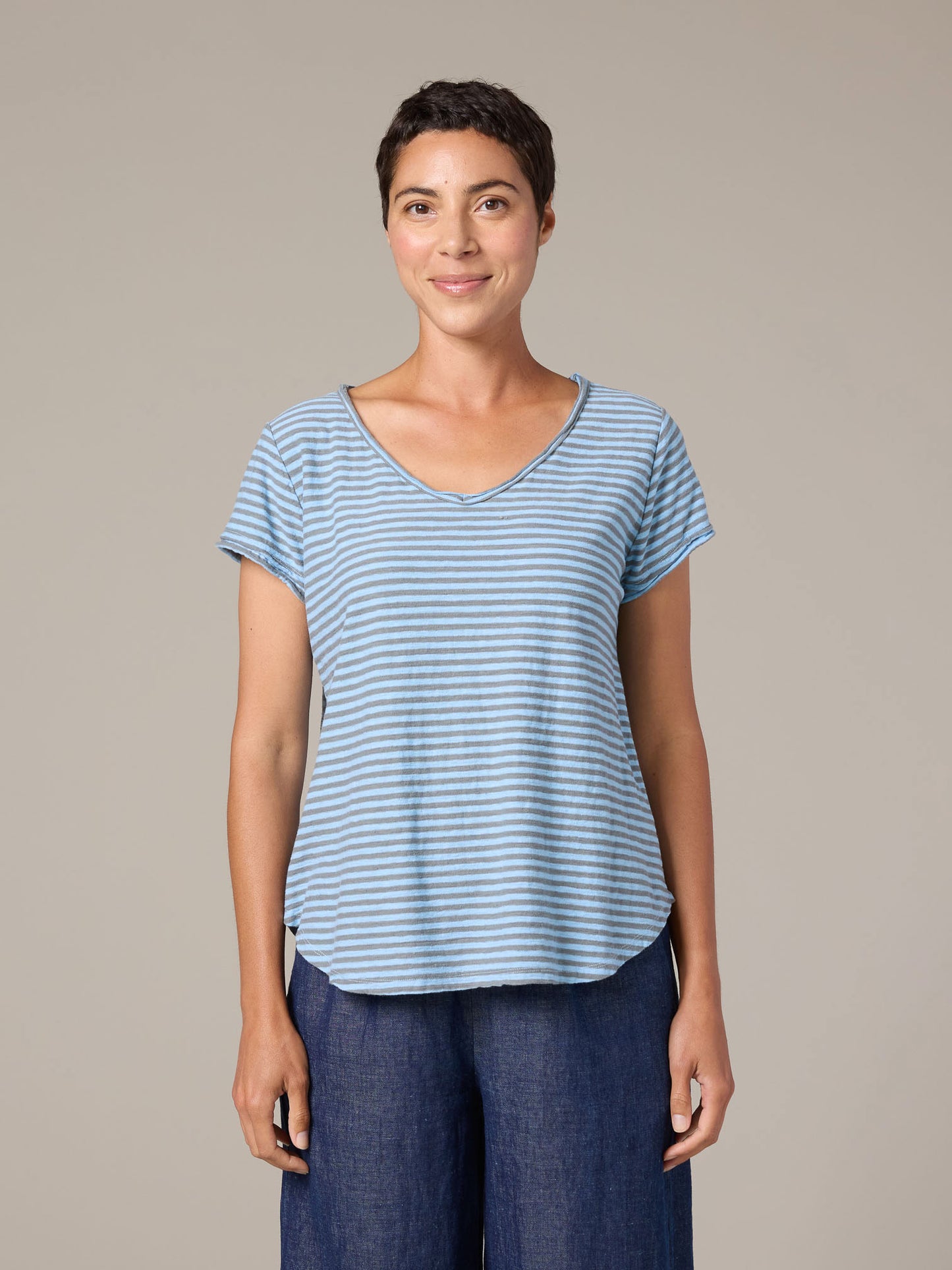 Short Sleeve Raw Edge V Neck Stripe by Cut Loose in Bell Flower