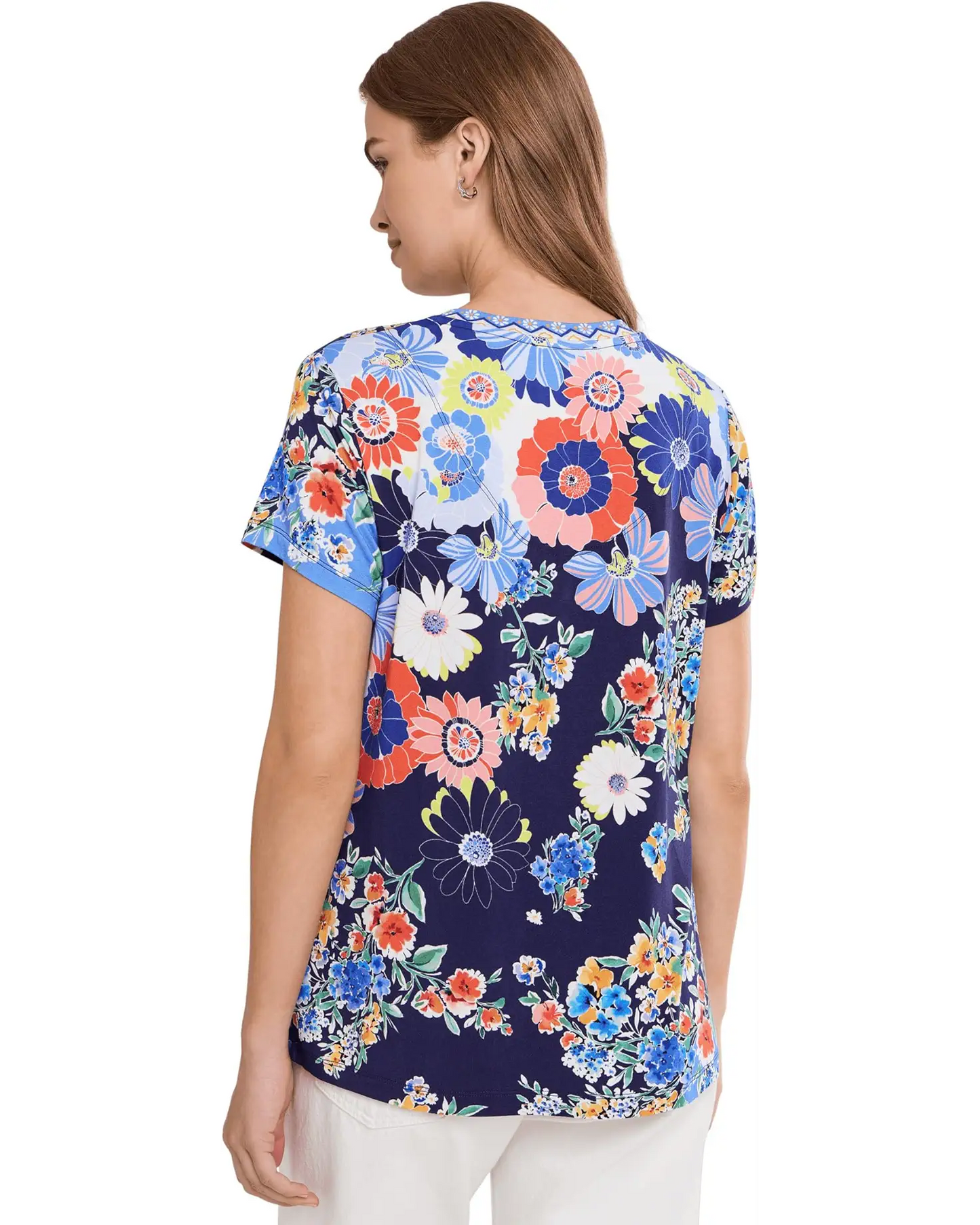 The Janie Favorite Short Sleeve V-Neck Tee by Johnny Was in Tiana Scarf