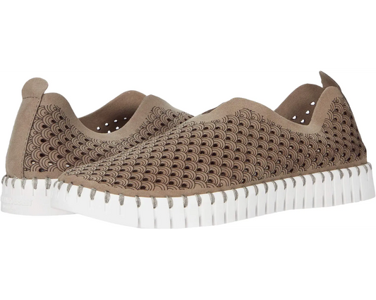 Slip-on Tulip Flat Shoe by Ilse Jacobsen in Falcon
