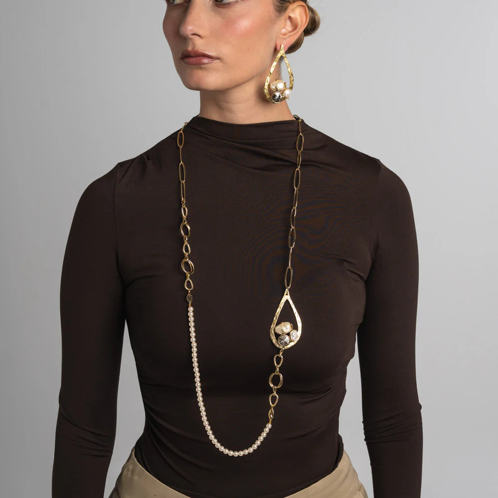 Mire Chanel Necklace by Kalliope Jewelry in Amethyst Crystal / Creamrose Light Pearl