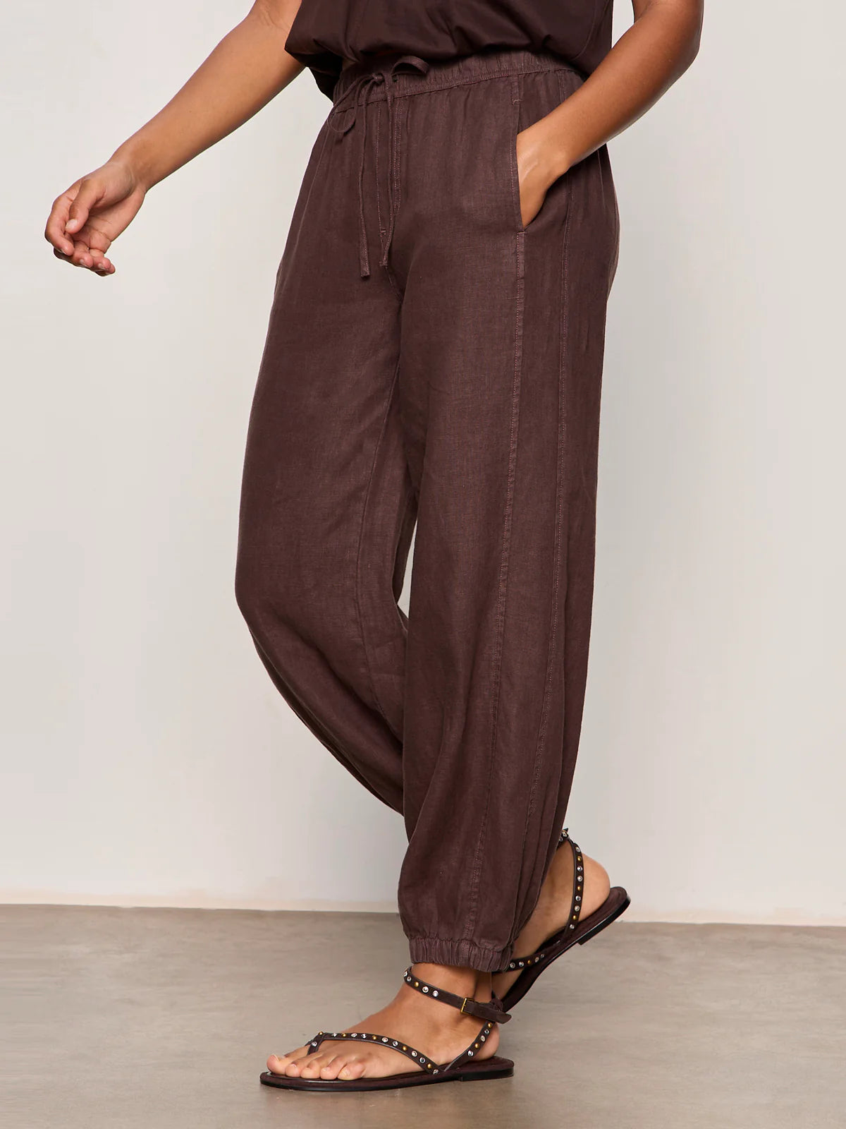 Melody Micro Linen Balloon Pant by Sanctuary in Rich Soil