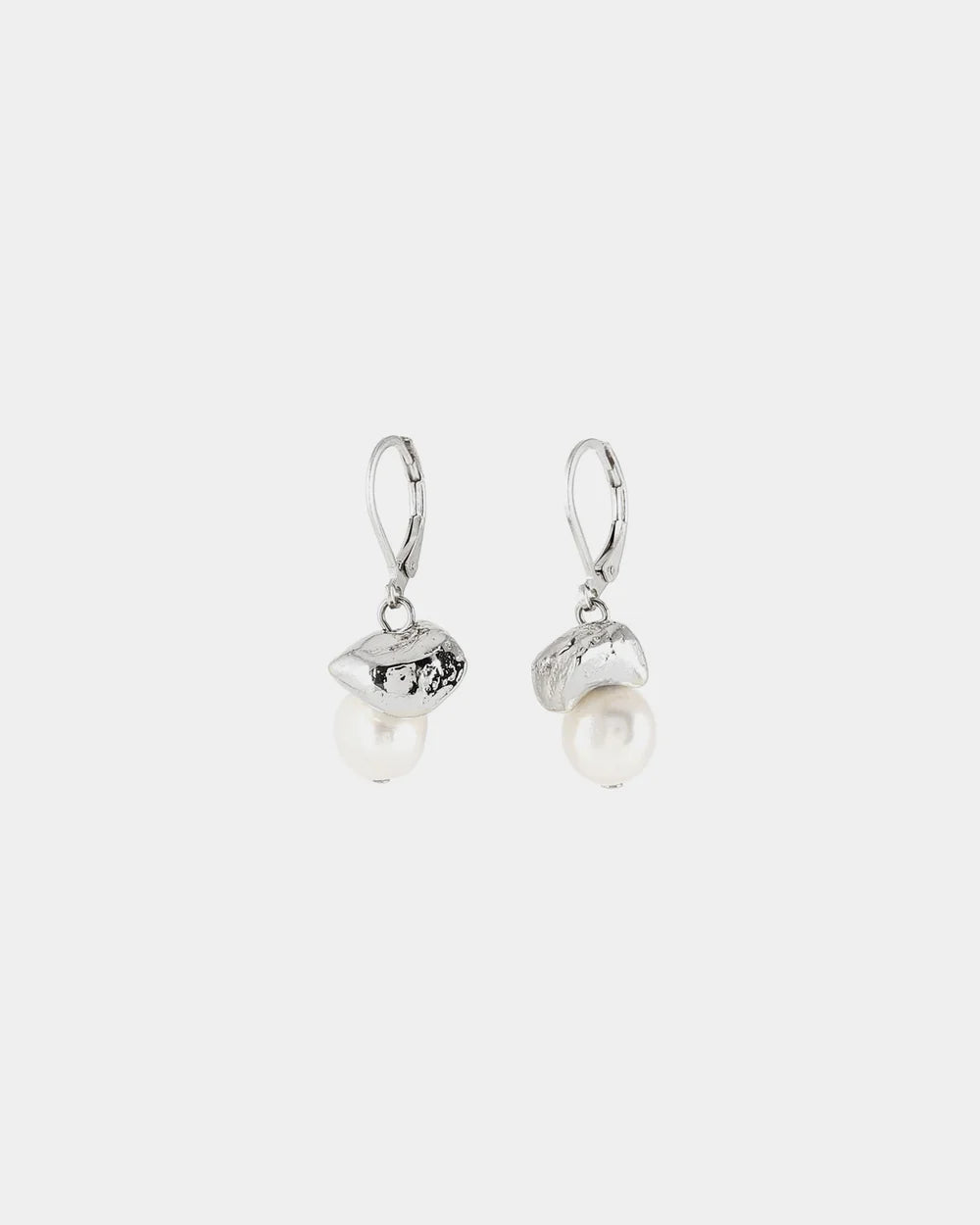 Fomes Earring by Anne-Marie Chagnon in Silvery