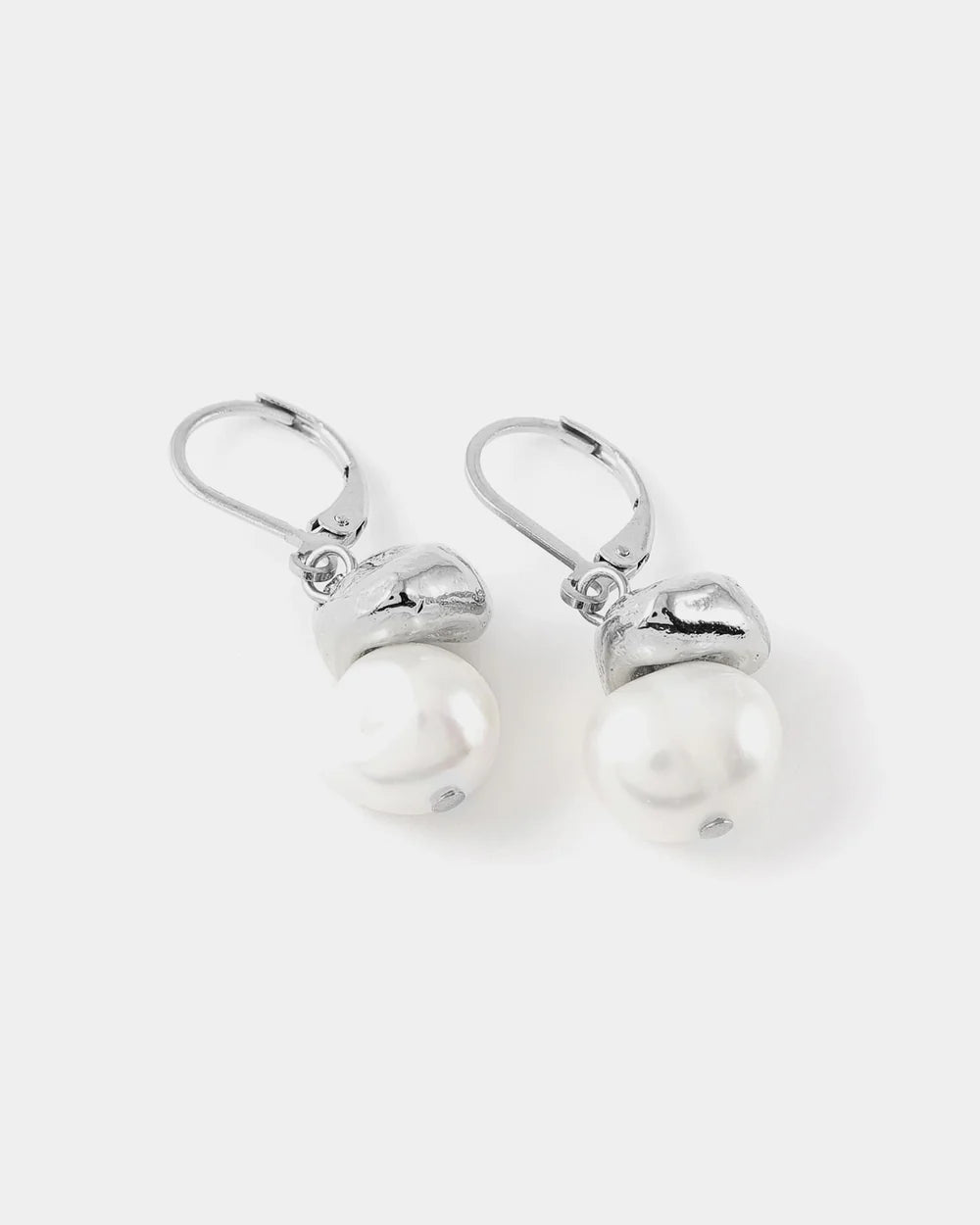 Fomes Earring by Anne-Marie Chagnon in Silvery