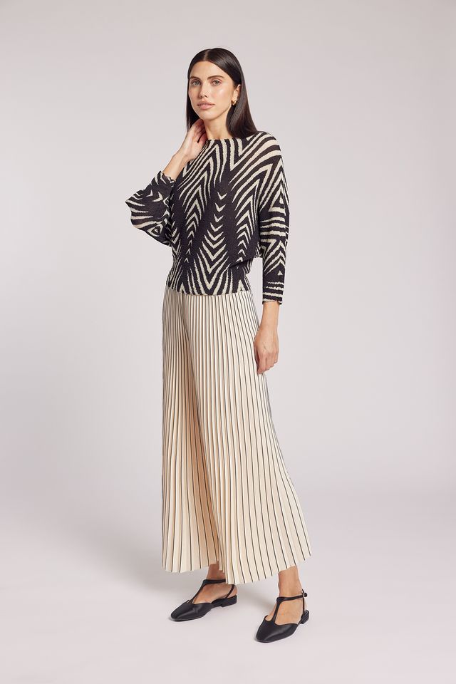 Lisa Chevron Print Top by Wild Cosmos in Black / Vanilla