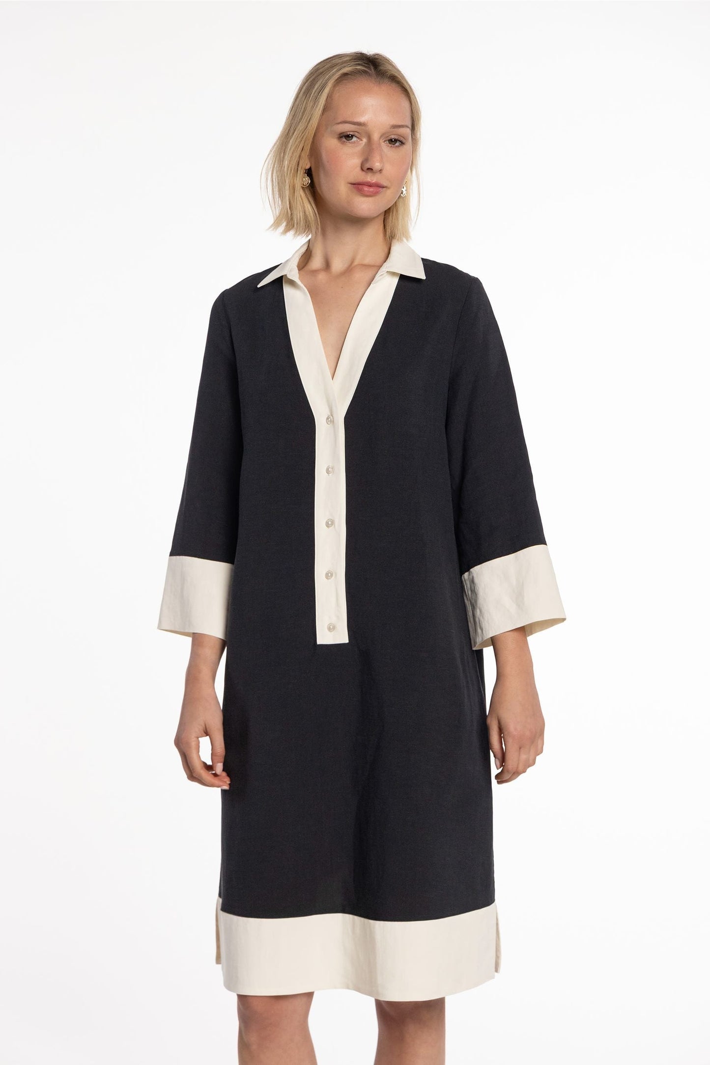 Two-tone Dress with Collar by Naulover in Negro