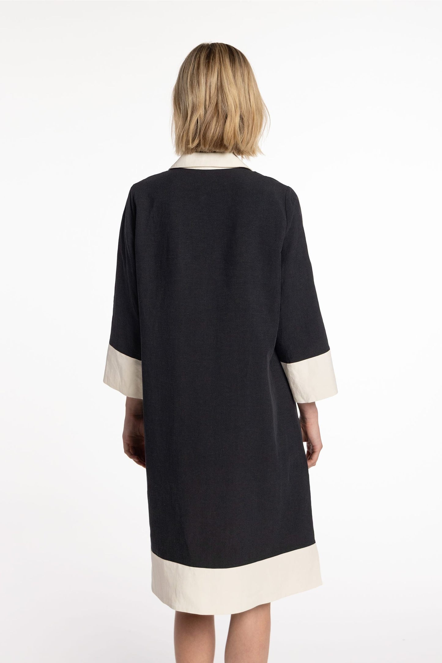 Two-tone Dress with Collar by Naulover in Negro