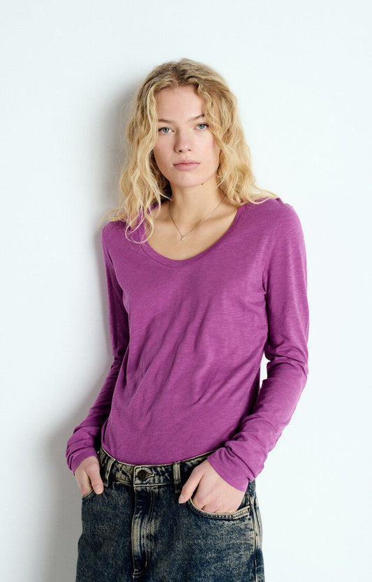 Jacksonville Top by American Vintage in Vintage Geranium