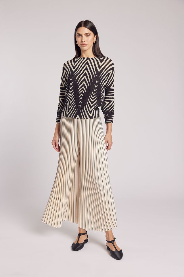 Lisa Chevron Print Top by Wild Cosmos in Black / Vanilla