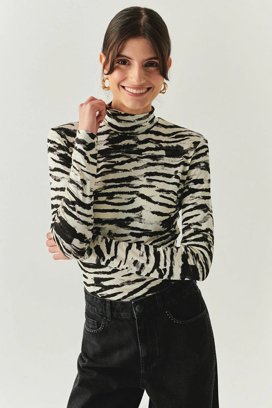 Laylani K. Blouse by Exquise in Black/Beige