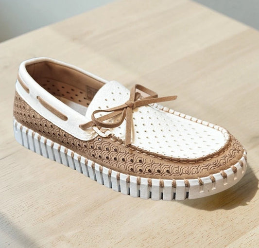Tulip Shoe by Ilse Jacobsen in Latte and White