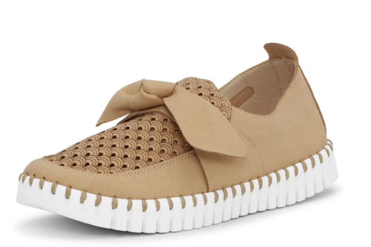 Tulip Bow Loafer Shoe by Ilse Jacobsen in Latte