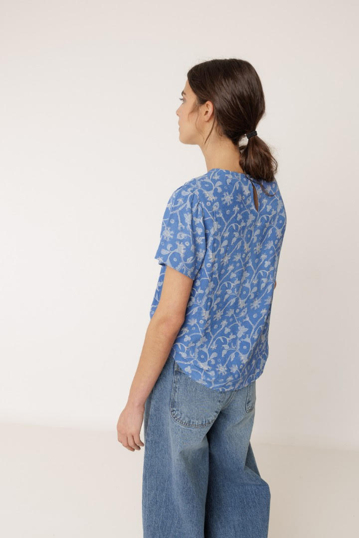 Blouse by Indi & Cold in Azul