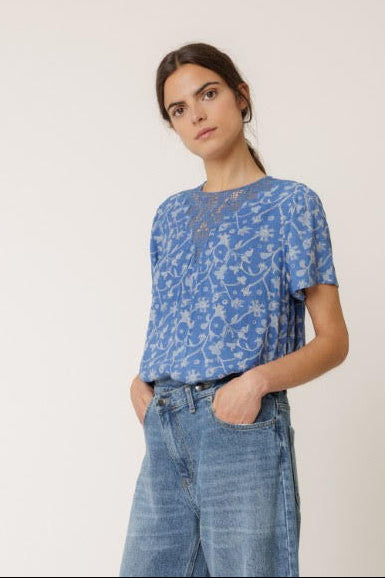 Blouse by Indi & Cold in Azul